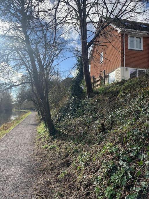 Canal View 2 Bedrooms End Of Terrace Chichester Exterior photo